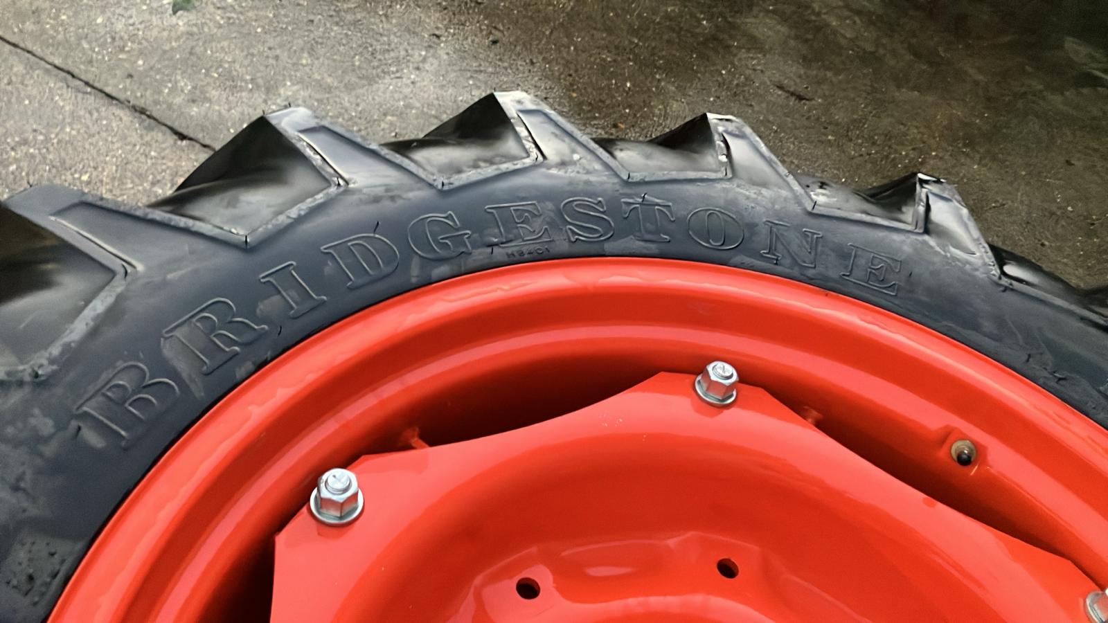 Set of shop soiled Bridgestone tyres for L2 (8stud)