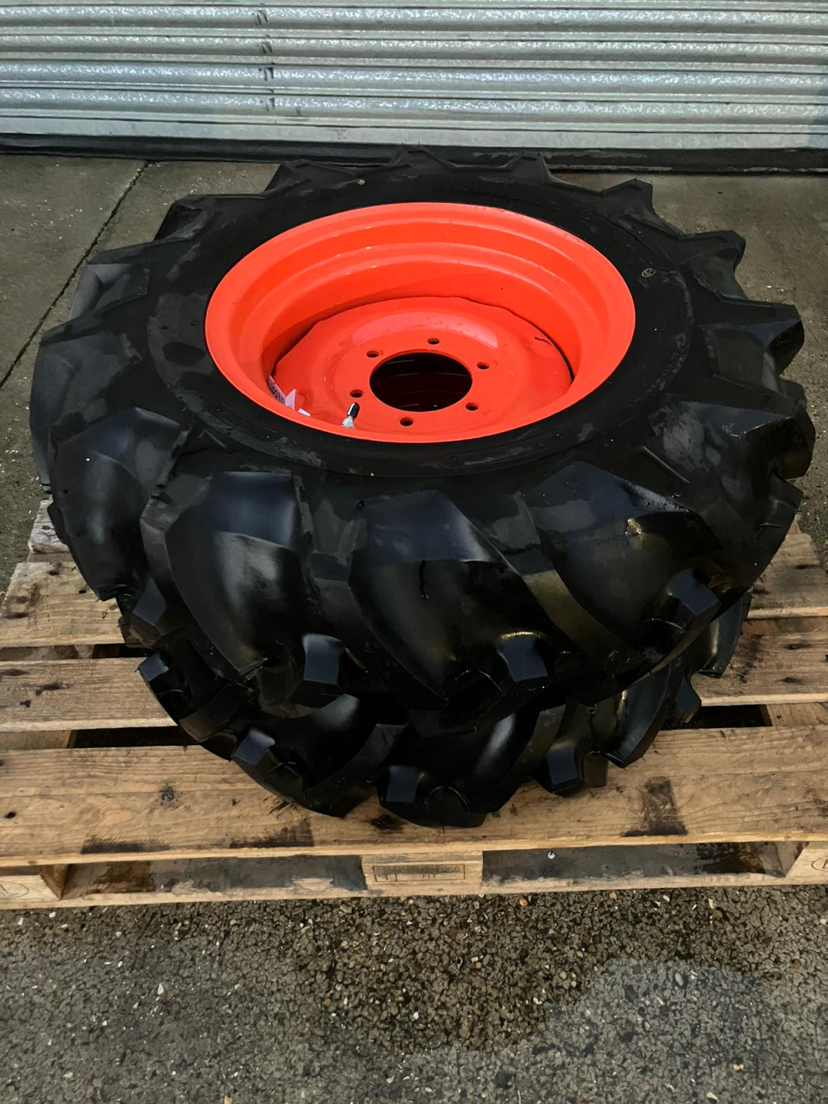 Set of shop soiled Bridgestone tyres for L2 (8stud)